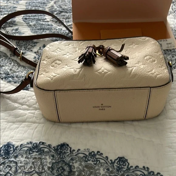 Louis Vuitton Cream Crossbody Bag - Picture 7 of 12